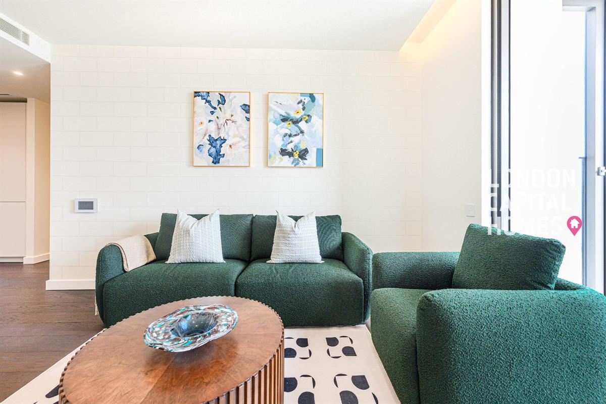 2 bed property in 67 Bondway, LONDON